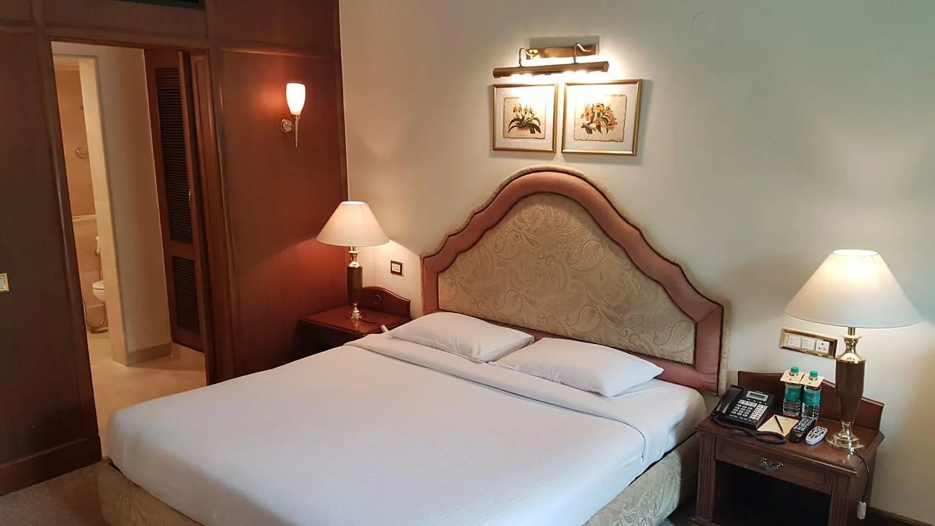 The Palms Town & Country Club - Resort Gurgaon