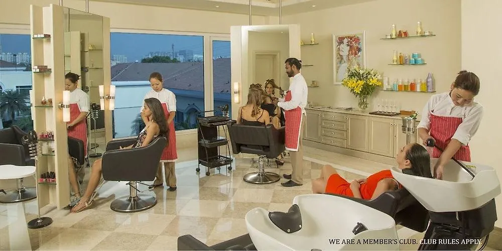 The Palms Town & Country Club - Resort Gurgaon Hindistan
