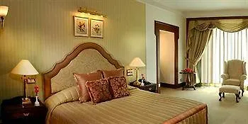The Palms Town & Country Club - Resort Gurgaon