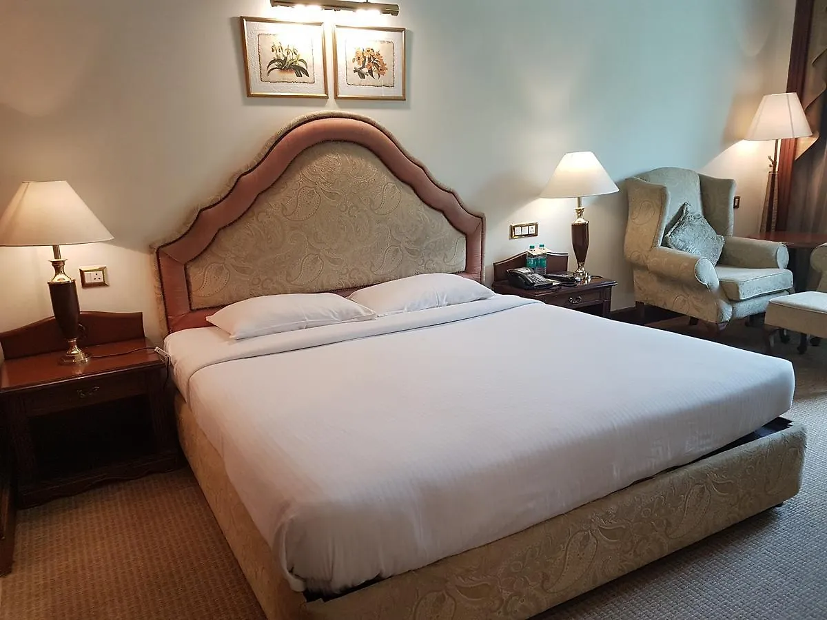 The Palms Town & Country Club - Resort Gurgaon