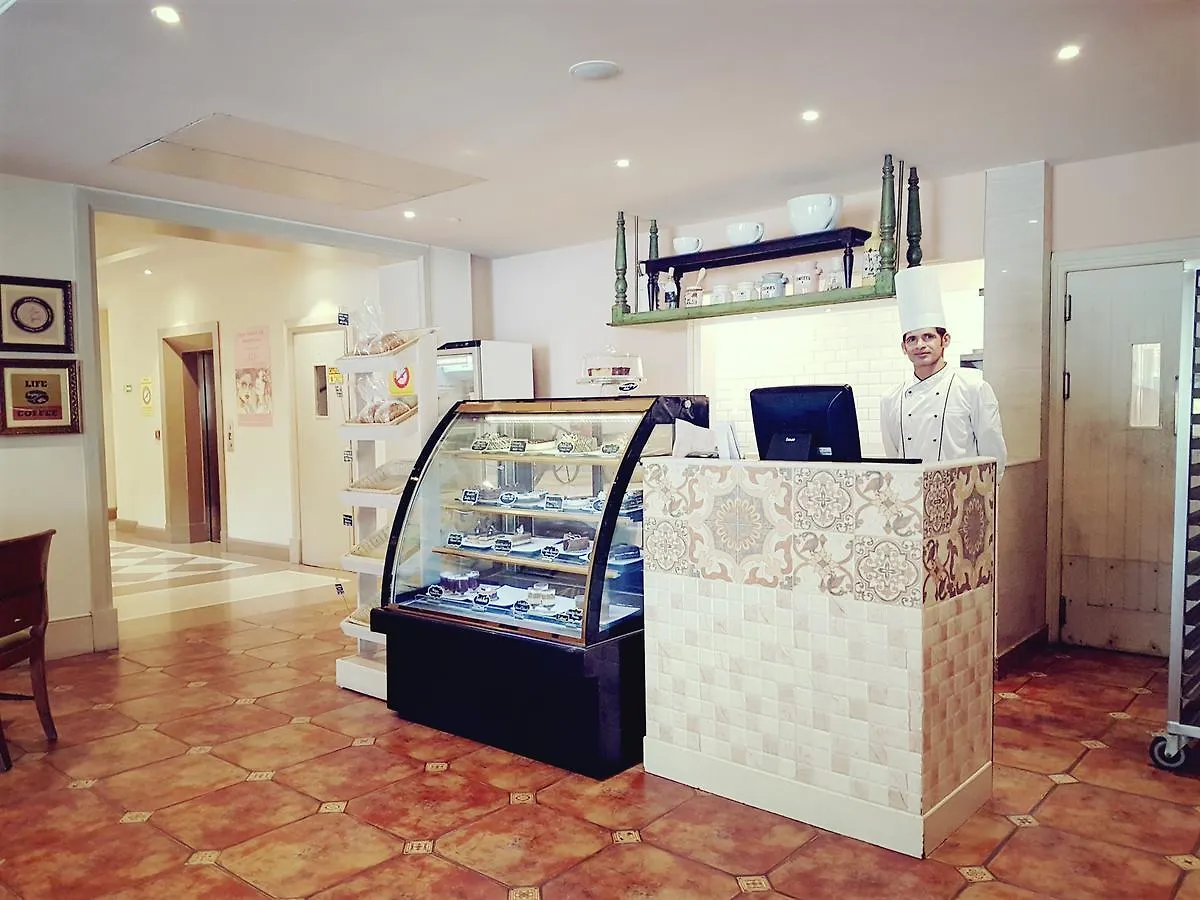 The Palms Town & Country Club - Resort Gurgaon