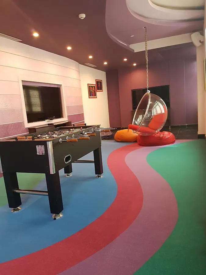 The Palms Town & Country Club - Resort Gurgaon